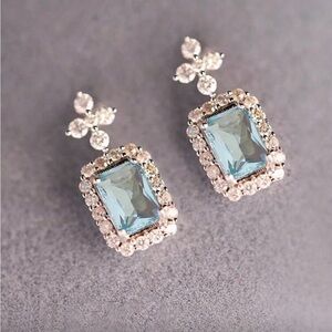 Flower gemstone Earrings Q565